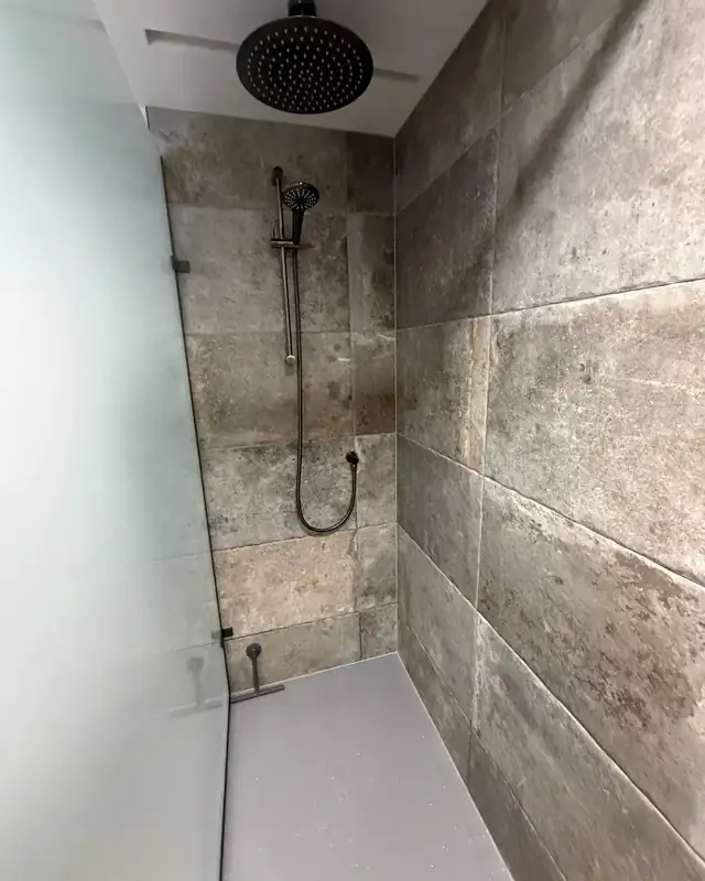royal_william_yard_bathroom_shower_01