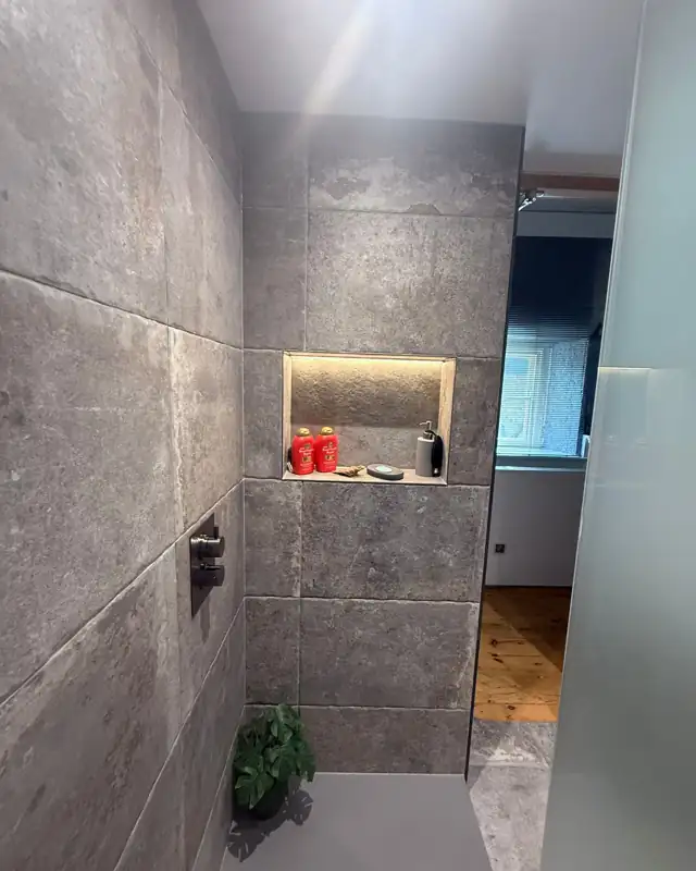 royal_william_yard_bathroom_shower_02